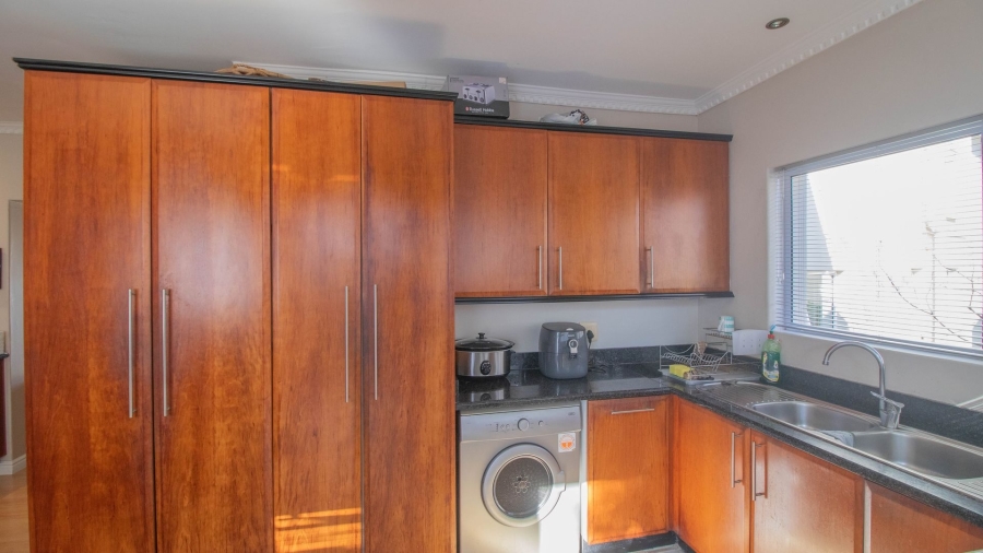 6 Bedroom Property for Sale in Beacon Bay Eastern Cape